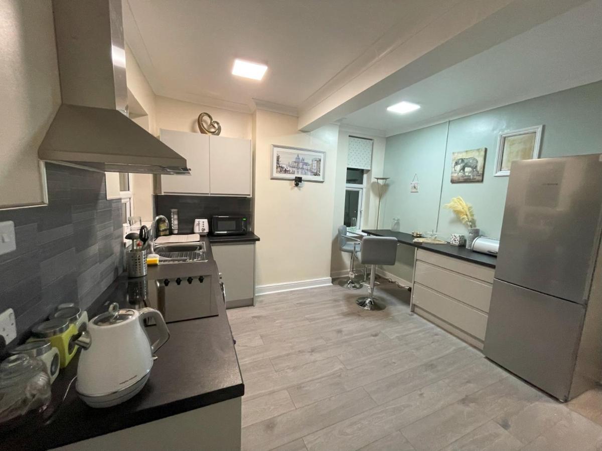 Apartment 2 Bed 1st Floor Flat Near Centre *