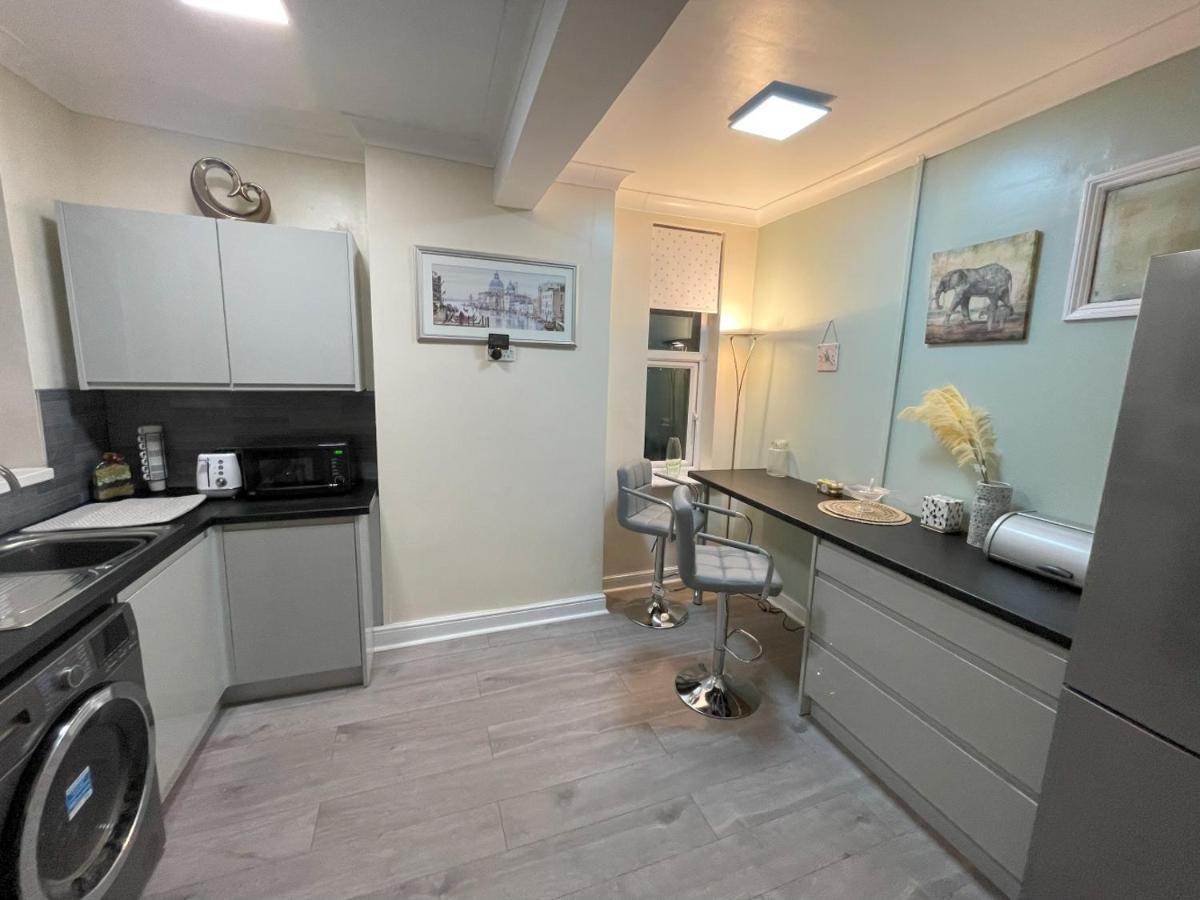 Apartment 2 Bed 1st Floor Flat Near Centre *