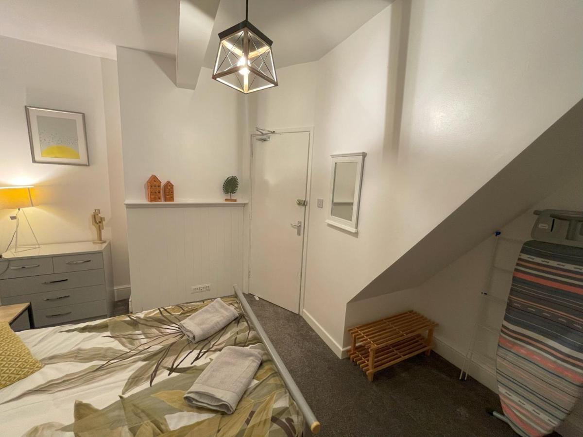 Apartment 2 Bed 1st Floor Flat Near Centre