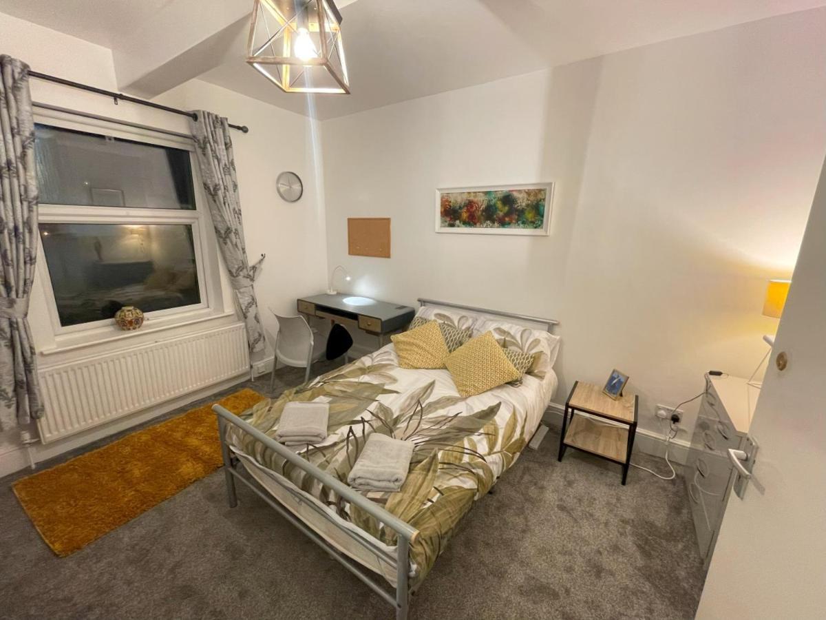 Apartment 2 Bed 1st Floor Flat Near Centre